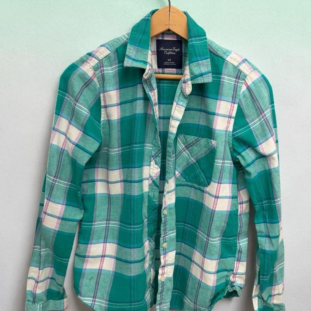American Eagle Outfitters Green and Purple Plaid Button Downā Shirt Size Small